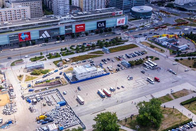 Parking na placu Defilad i przyszły plac Centralny w 2024 r.