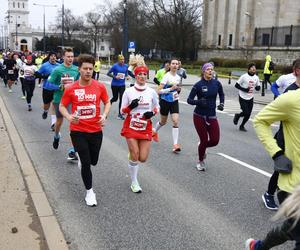 Bieg na Piątkę 2024, Warszawa - zdjęcia. Biegłeś? Szukaj się w galerii!