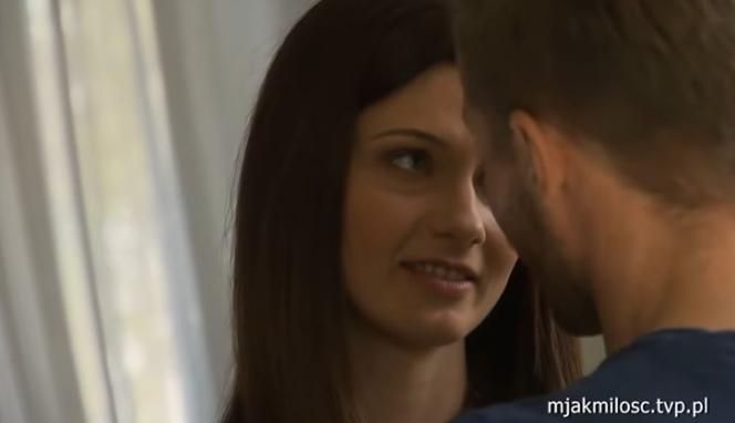 M jak miłość po wakacjach 2019. Artur (Tomasz Ciachorowski), lekarka psychiatra Daria (Ewelina Gnysińska)