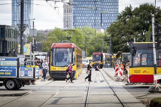 Wielkie zmiany w Warszawie. Tramwaje wracają na kluczowe trasy, ale szykują się nowe utrudnienia