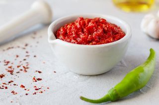 Z pieczonej papryki robię pyszną i zdrową pastę. To świetny przepis i na śniadanie, i na imprezę