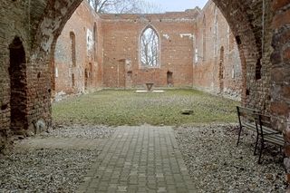 Ruiny kościoła w Steblewie