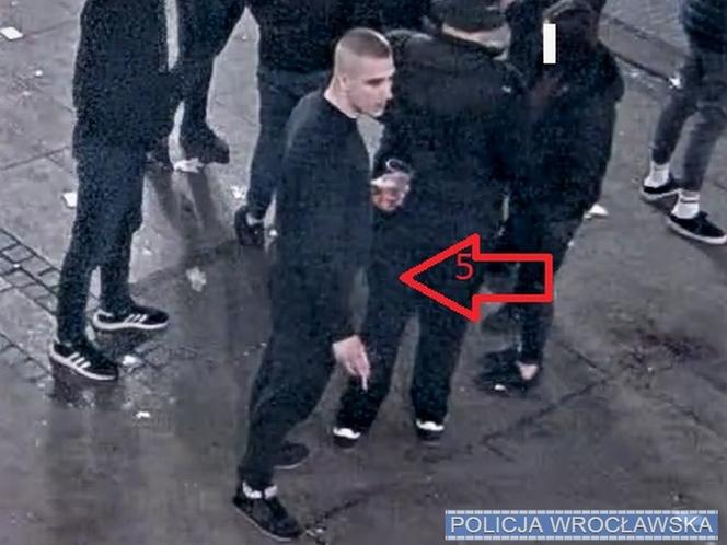 Policja szuka sprawców pobicia pod Pasażem Niepolda we Wrocławiu