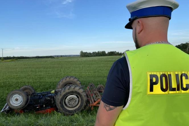 Ciągnik przewrócił się i przygniótł rolnika. Traktorzysta nie miał szans