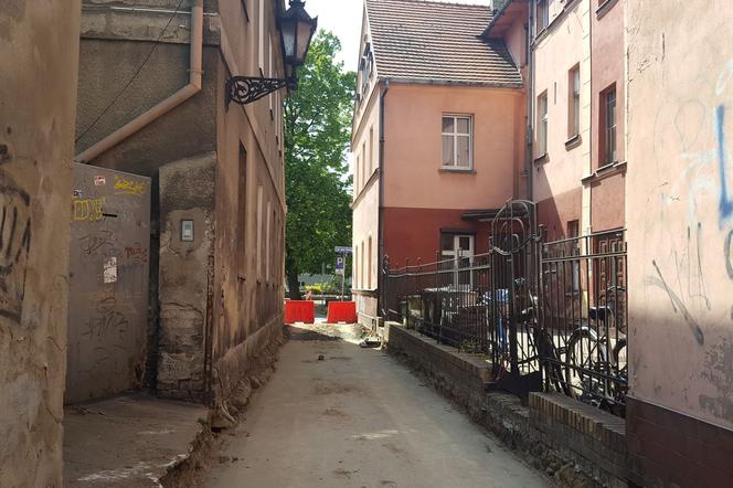 Duże zmiany na małej ulicy Wąskiej w Lesznie