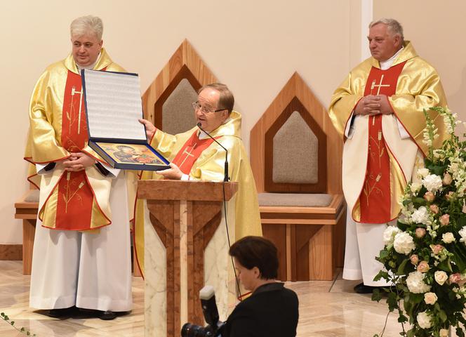 RYDZYK UDZIELIŁ ŚLUBU CÓRCE BEATY KEMPY