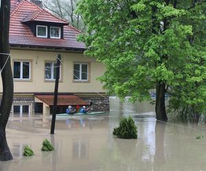 Wielka woda wdzierała się do domów. 14 lat temu Kraków i Małopolska walczyły z powodzią