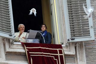 Gołąbek zwiał przed papieżem 