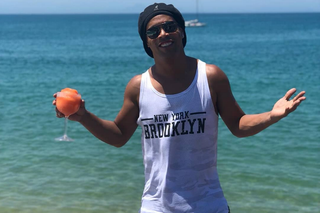 Ronaldinho PIJE i BALUJE do rana z modelkami w areszcie domowym! Będzie miał PRZECHLAPANE