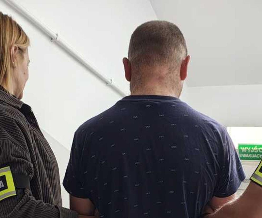 Tragedia w Pajęcznie. 24-latek wypadł z okna na 4. piętrze. Brat mężczyzny usłyszał zarzut zabójstwa