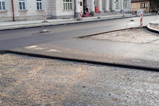 Siedlce: trwa budowa nowej nawierzchni na skrzyżowaniu ulic Piłsudskiego, Floriańskiej, Starowiejskiej i Kościuszki