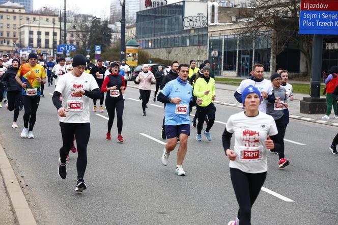 Bieg na Piątkę 2024, Warszawa - zdjęcia. Biegłeś? Szukaj się w galerii!