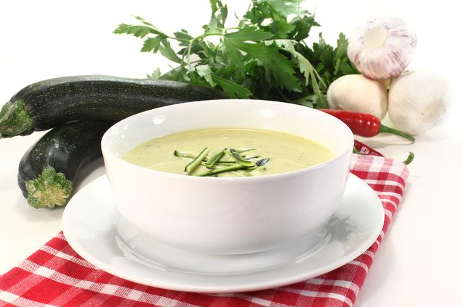 Aksamitna zupa krem z ziemniaków i cukinii - łatwa do przygotowania