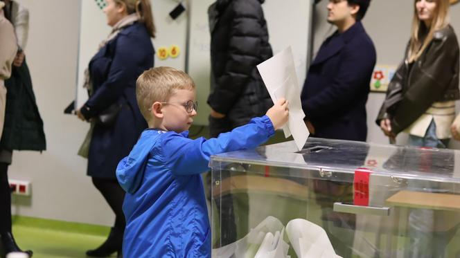 W wielu miejscach trzeba czekać nawet godzinę! Tak głosują lublinianie