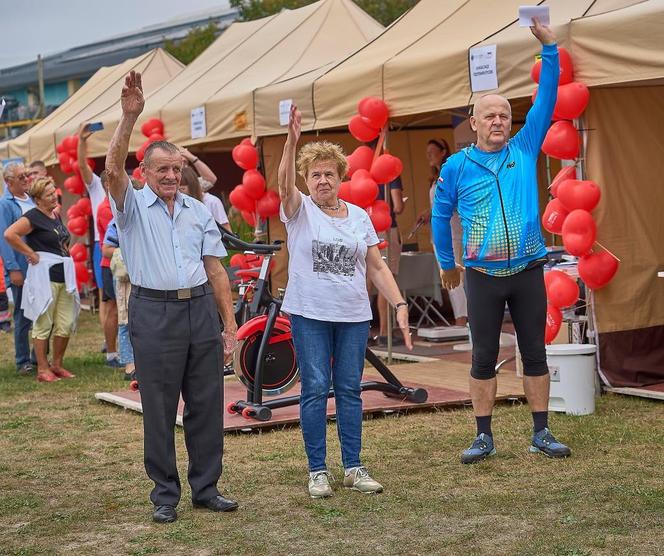 Siedlczanie chętnie korzystali z bezpłatnych badań, porad specjalistów i aktywności na świeżym powietrzu nad zalewem podczas "Pikniku dla serca"