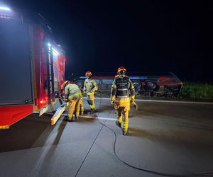 Format: Wypadek autokaru z amerykańskim żołnierzami na A4 pod Jaworem. Jest wielu rannych. Żołnierkę zabrał śmigłowiec [ZDJĘCIA].