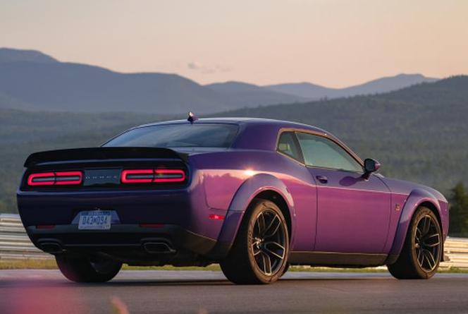 Dodge Challenger R/T Scat Pack Widebody