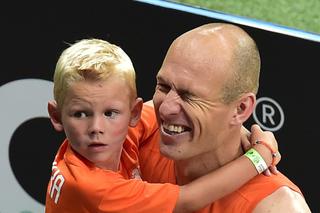 Arjen Robben: Uraz dłoni? Zaatakował mnie krokodyl [WIDEO]