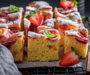 Ciasto jogurtowe z truskawkami. Proste, szybkie i zawsze się udaje