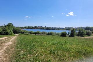 Było, zniknęło i... powróciło. Zobacz magiczne jezioro Track na obrzeżach Olsztyna [ZDJĘCIA]