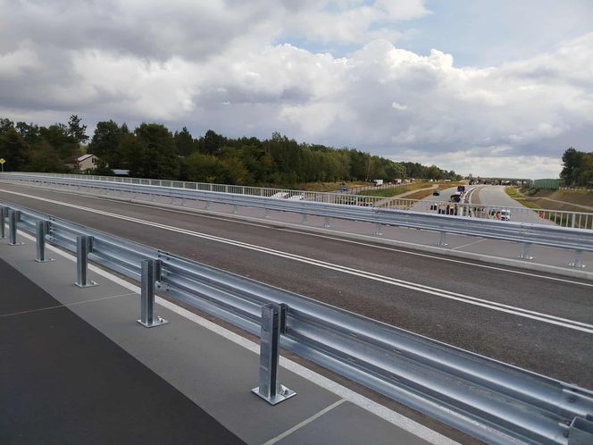 Nowy wiadukt na A2 w ciągu ul. Domanickiej w Siedlcach jest już otwarty i przejezdny