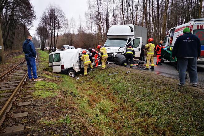 Zderzenie dostawczaka z osobówką na ul. Toruńskiej w Bydgoszczy! [ZDJĘCIA]