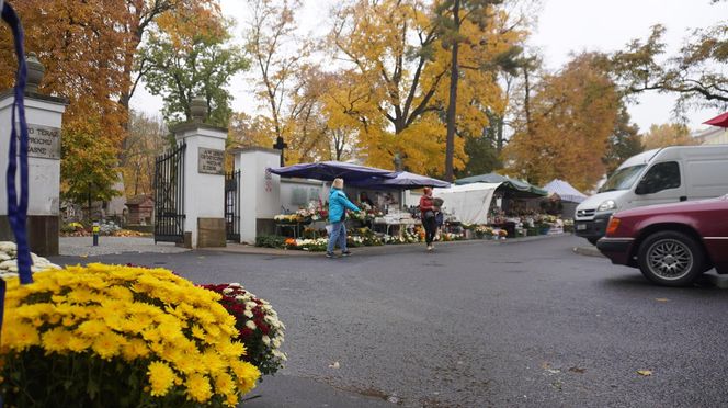 Zbliża się Dzień Wszystkich Świętych. Jak wyglądają przygotowania na najstarszym cmentarzu w Lublinie?