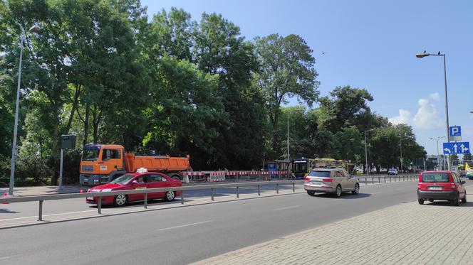 Prace przy budowie węzła przesiadkowego Krakowska-Planty w Tarnowie