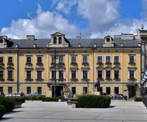 To jeden z najpiękniejszych budynków w Krakowie. Mieszkali w nim Henryk Sienkiewicz i Józef Piłsudski 