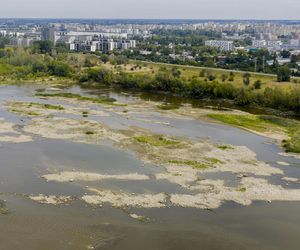 Wisła wysycha. Tak źle nie było nigdy w historii. Zdjęcia z lotu ptaka obrazują skalę suszy