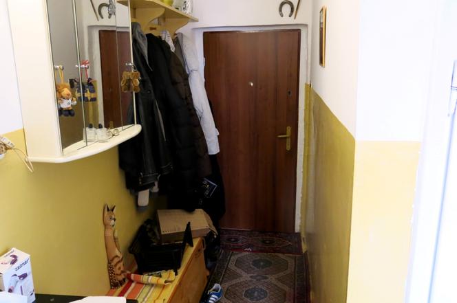 ZADŹGANY NA OCZACH MATKI