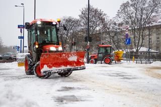 Warszawa zasypana śniegiem. Ponad 100 tys. zł zapłacą dwie firmy, które nie odśnieżyły przystanków