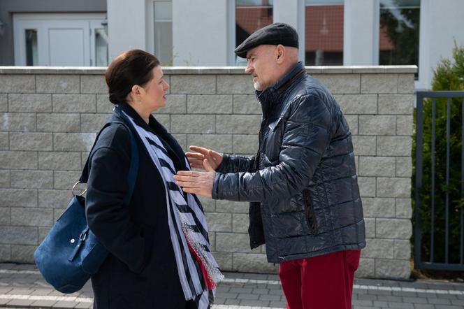 Na Wspólnej odcinek 2722, Roman (Waldemar Obłoza), Alicja (Jowita Budnik)