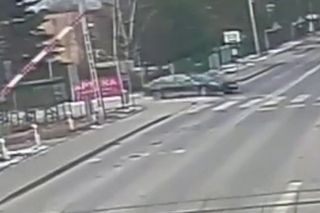 Slalomem po przejeździe kolejowym. Wszystko na oczach policji