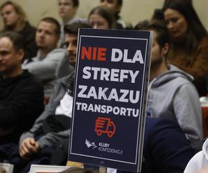Awantura na sesji rady Warszawy o Strefę Czystego Transportu 