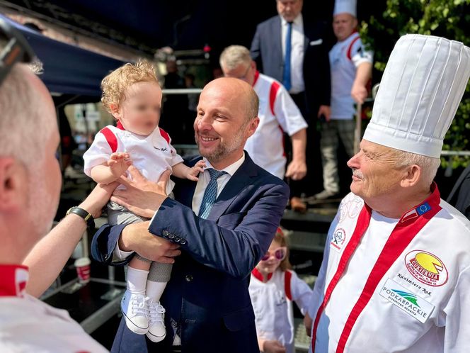  15 Edycja kremówki papieskiej. 