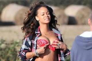 Prawie NAGA Rihanna kręci teledysk do kawałka We Found Love ZDJĘCIA + YOU TUBE