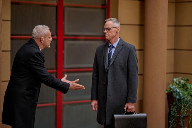 Na Wspólnej, odc 4088. Damian Cieślik (Waldemar Błaszczyk), Krupski (Maciej Wilewski)