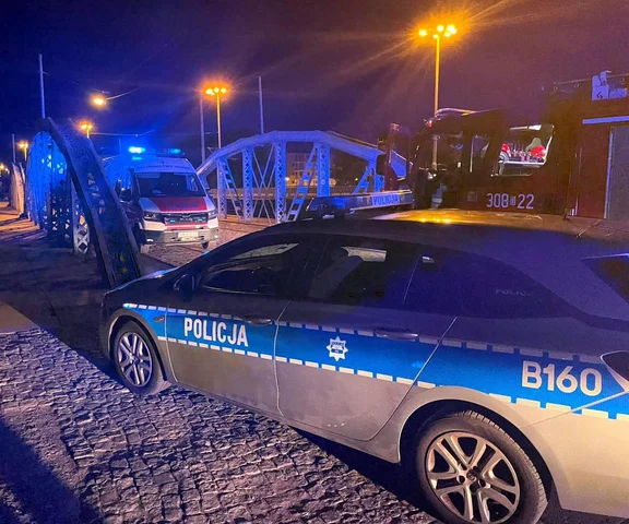 Rozebrana i pijana kobieta postawiła służby na nogi