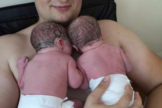 Do porodu jechali na sygnale. Urodziły im się piękne bliźniaczki