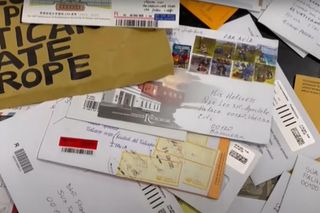 Papież tonie pod listami, dostaje ich 100 kilogramów dziennie. Dochodzą nawet bez adresu