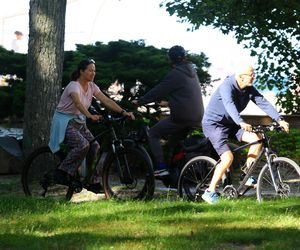Ewa Drzyzga z mężem na rowerach. Operacje plastyczne nie są dla mnie!