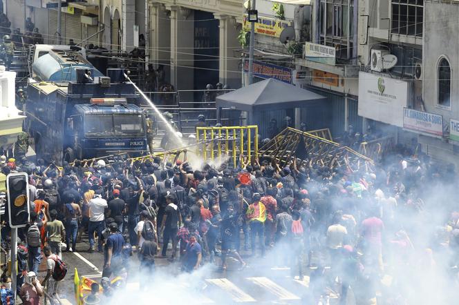 Manifestanci wdarli się do siedziby prezydenta Gotabayi Rajapaksy