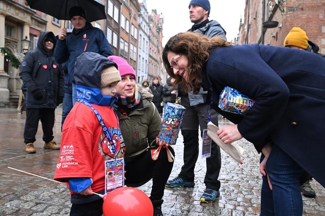 Gdańsk. Prezydent Gdańska Aleksandra Dulkiewicz kwestuje w ramach 33. Finału Wielkiej Orkiestry Świątecznej Pomocy