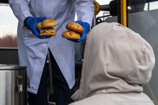Na ulice Rzeszowa wyruszył „Autobus Ciepła”. W tych miejscach potrzebujący będą mogli skorzystać z pomocy