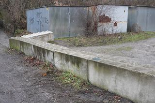 Mur Boniński na osiedlu Winiary