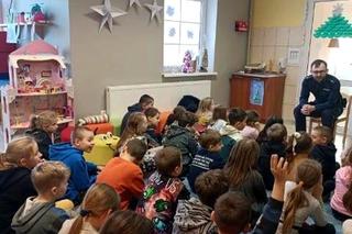 Policjanci w szkołach i przedszkolach w Iławie. Bezpieczne Ferie 2023