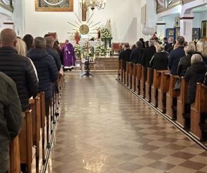 Tłumy na pogrzebie tragicznie zmarłej Mai. Kościół w Działdowie wypełniony po brzegi