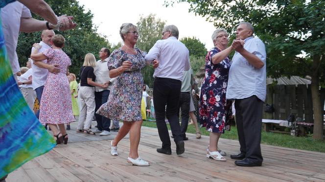 „Tańcowali” na parkiecie w Muzeum Wsi Lubelskiej aż miło było patrzeć! FOTORELACJA z sobotniej potańcówki