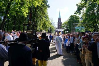 Pielgrzymka mężczyzn do Piekar Śląskich 2025. Tysiące wiernych na Kalwaryjskim Wzgórzu